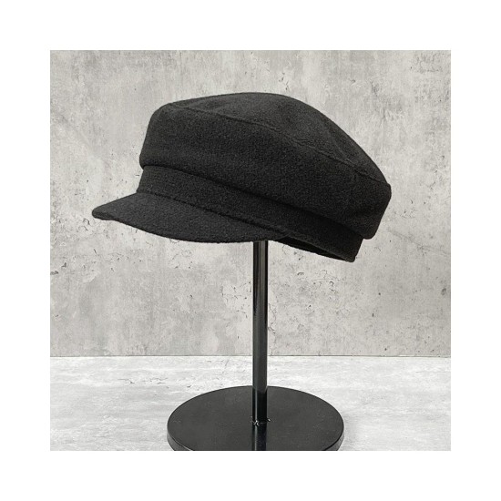 Black Wool Beret Hat for Women: Classic Newsboy Style with Vintage Flat Top Design